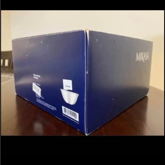 New in box Mikasa Boulevard Crystal Bowl - 10.25\